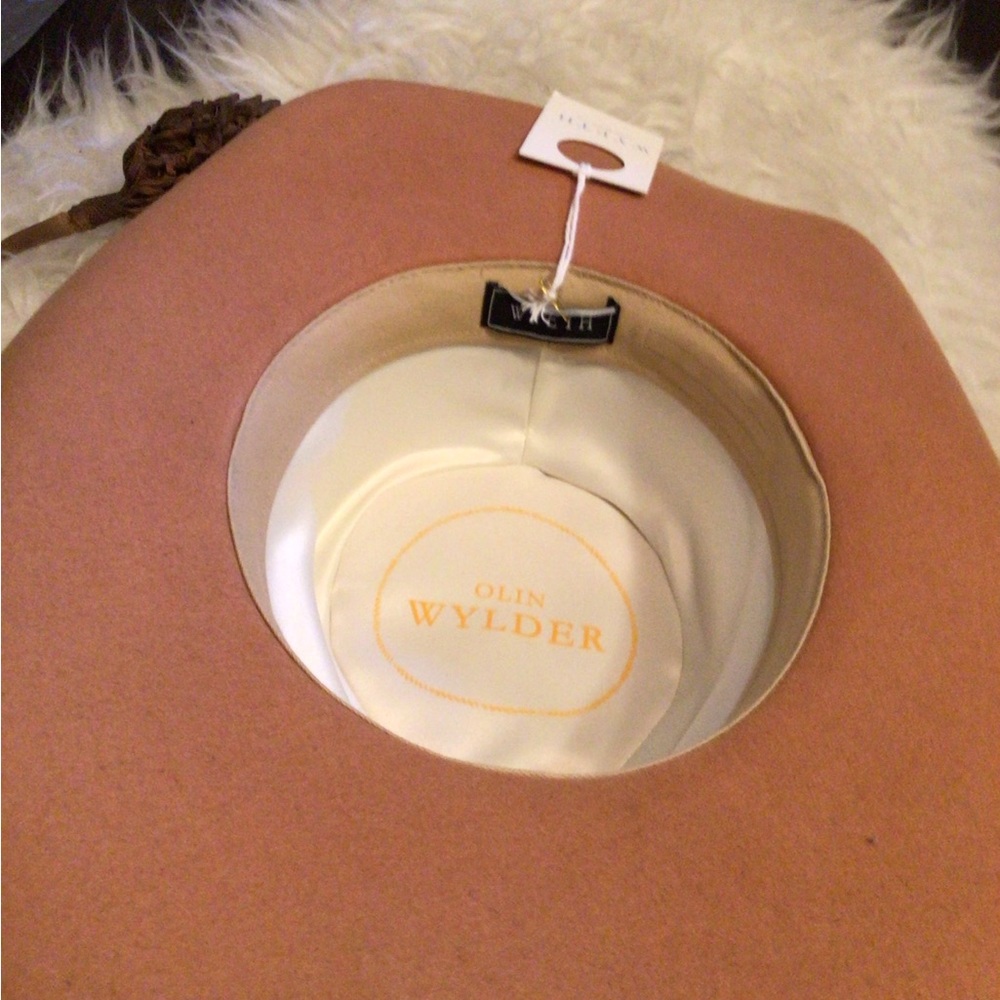 NEW! Wyeth feathered caramel cowgirl - Picture 5 of 5